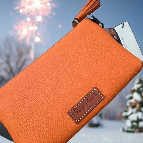 New Dooney & Bourke  Wristlet Clutch San Francisco Giants Bag